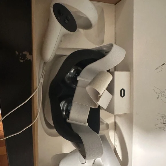 Oculus Quest 2 - Picture 3 of 3